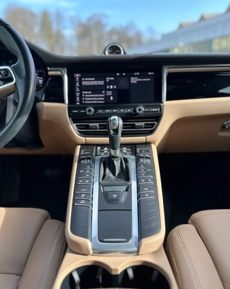 Porsche Macan cena 225000 przebieg: 26000, rok produkcji 2021 z Koszalin małe 232